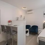 Luxury & Seven Vendégház 4*