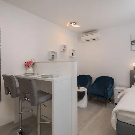 بيت ضيافة Luxury & Seven سبليت