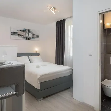 Luxury & Seven Guest house