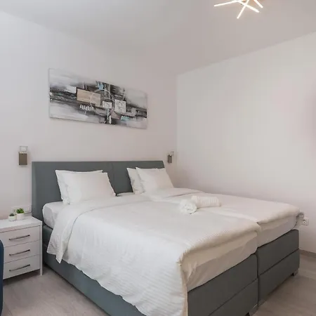Luxury & Seven Guest house