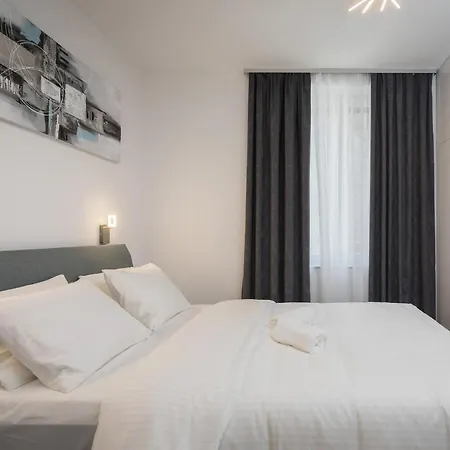 Luxury & Seven Guest house