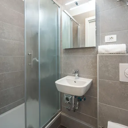 בית הארחה Luxury & Seven