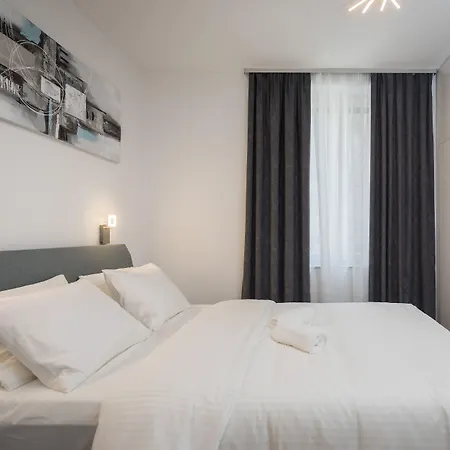 בית הארחה Luxury & Seven