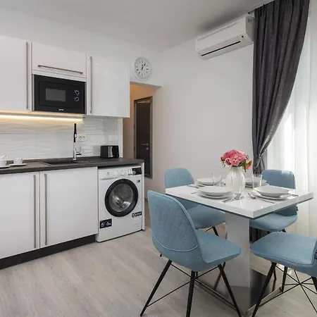 Luxury & Seven ספליט