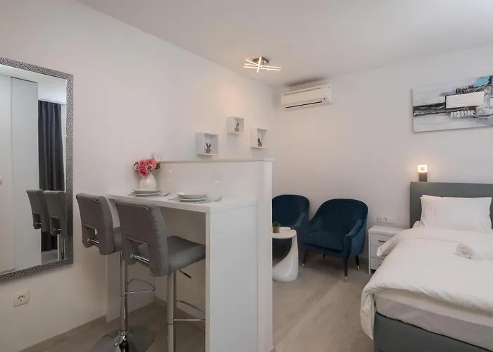 Luxury & Seven Konukevi 4*